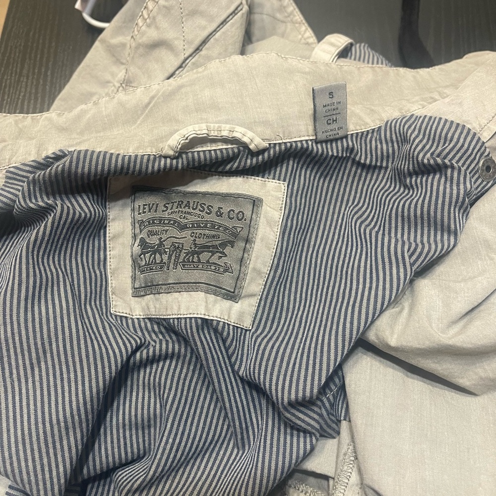 Levi's Stylish Women's Utility Jacket in Tan - Picture 2 of 5